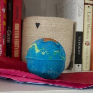 3/$30 brand new lush shoot for the stars bath bomb